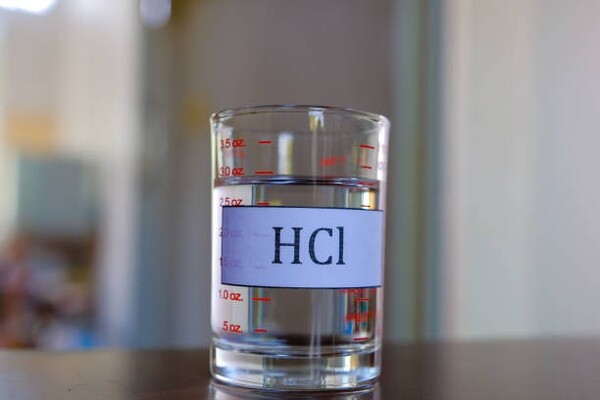 Hoá chất xử lý nước hồ bơi Axit HCL 31 - 32%