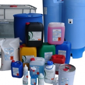 hoa-chat-cong-nghiep-la-gi-phan-loai-va-ung-dung-trong-doi-song